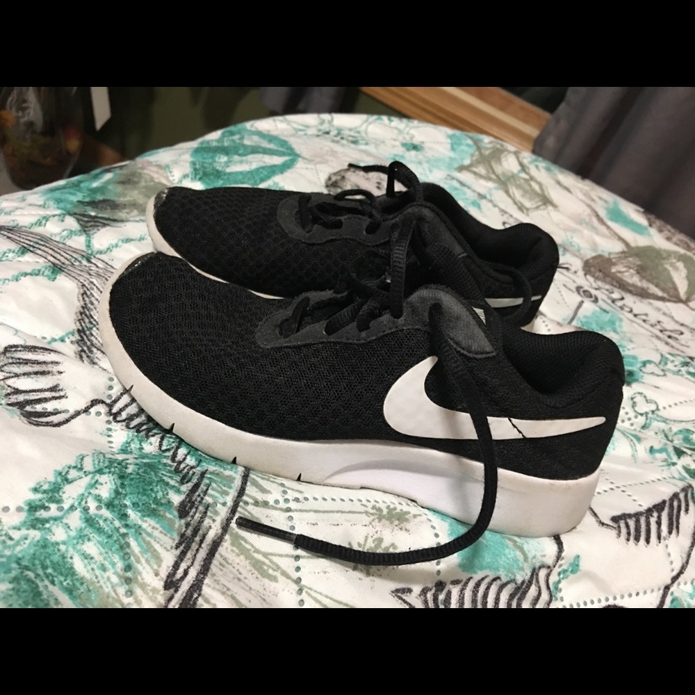 Girls Nike Tennis Shoes